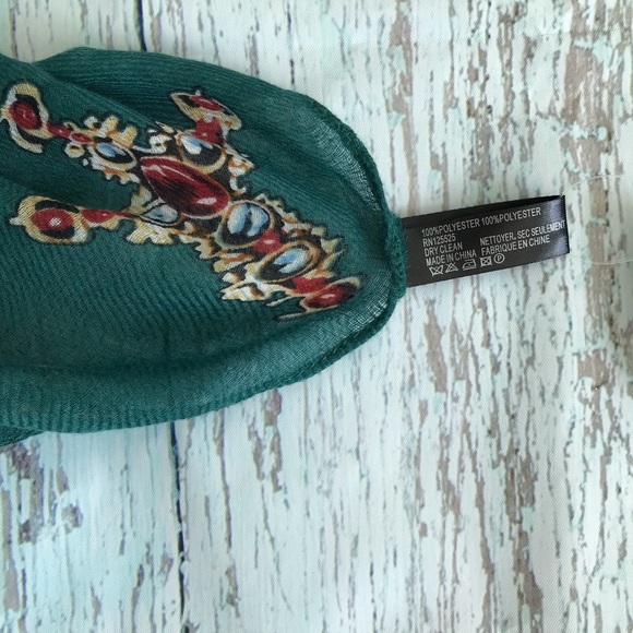 GREEN CROSS INFINITY SCARF - Picture 5 of 5